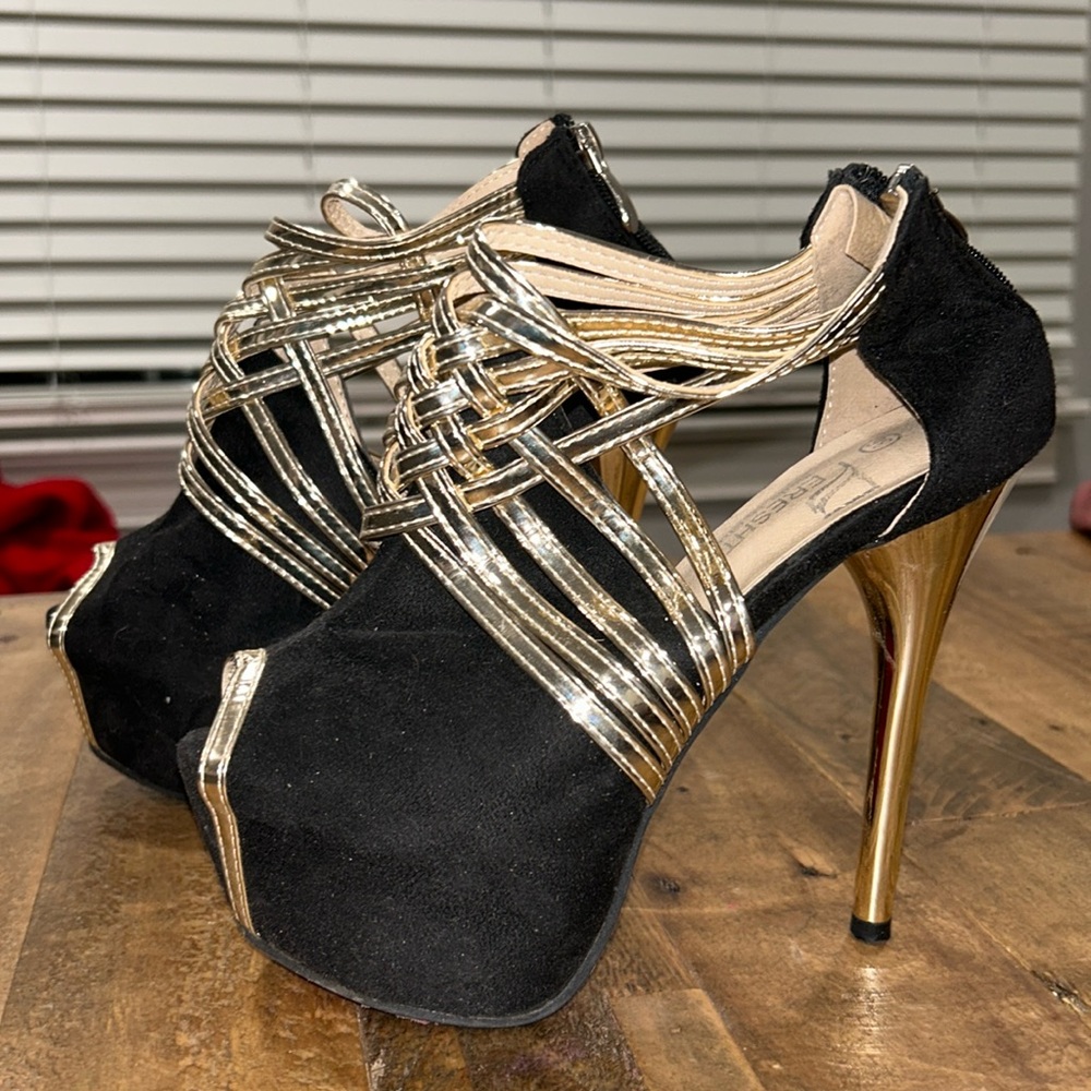 Ereshte 6in Black, Gold, and Red Heels